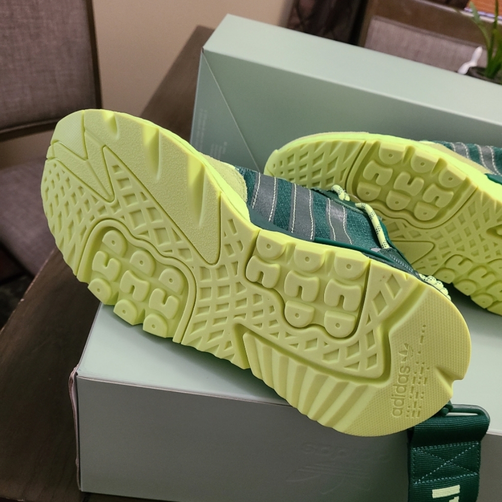 Sneakers - Picture 2 of 3